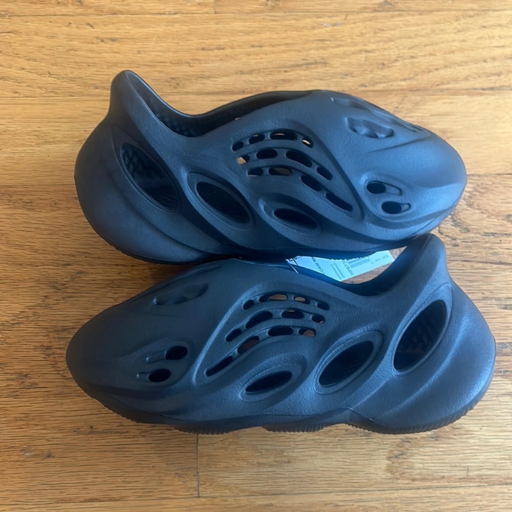Adidas Yeezy Foamrunner ‘Onyx’ Sz 11M